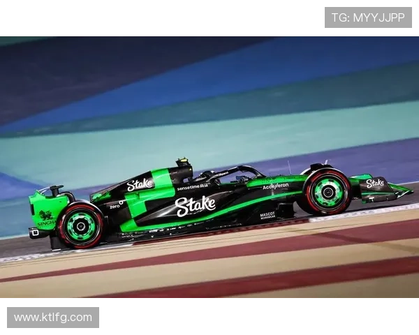 F1赛季新车揭幕各车队技术创新纷纷亮相引发热议 F1赛季新车揭幕各车队技术创新纷纷亮相引发热议