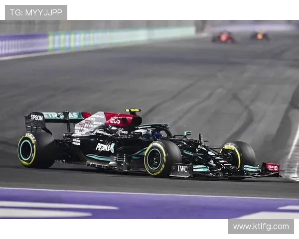 F1赛事最新动态：梅赛德斯车队引擎升级助力汉密尔顿挑战冠军宝座