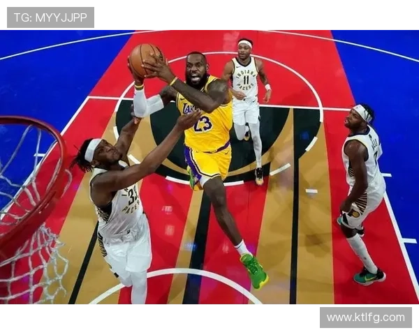 湖人队新赛季阵容调整引发热议 詹姆斯与戴维斯能否带队冲击总冠军