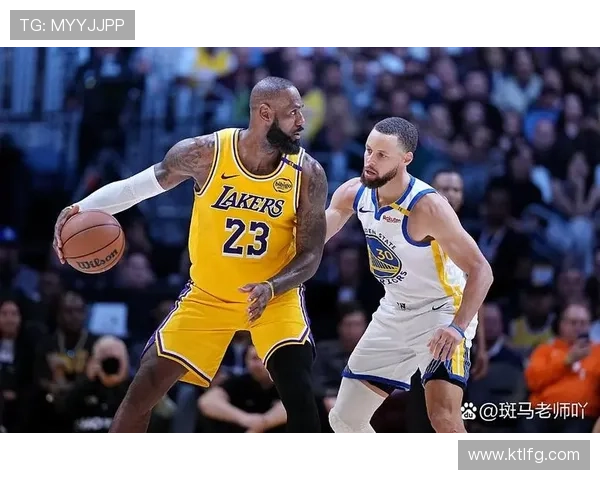 詹姆斯赛季初状态火热 湖人迎战勇士新赛季备战充满看点 詹姆斯赛季初状态火热 湖人迎战勇士新赛季备战充满看点